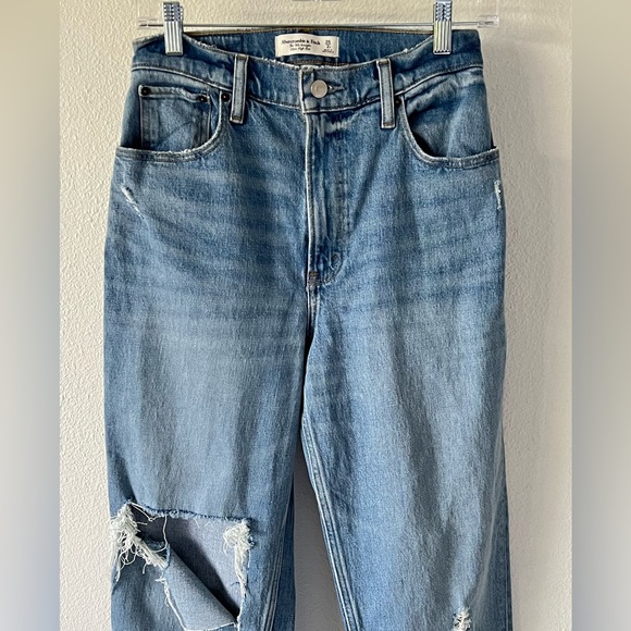 Abercrombie The 90s Straight Ultra High Rise Curve Love Ripped Knee Blue Jeans - Picture 3 of 12
